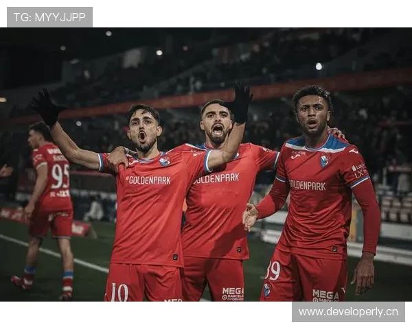 曼联近期防线失误频繁,球队防守稳定性面临考验 曼联近期防线失误频繁,球队防守稳定性面临考验