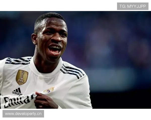 维尼修斯与同期新星边锋对比：谁是未来第一人