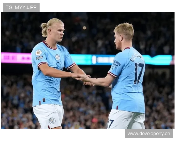 哈兰德冰箱里只放蛋白粉和冰块，连瓶可乐都嫌多余