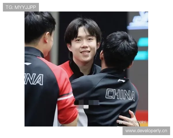 王楚钦赛后直接换了身打麻将的衣服，这差距我是真服了