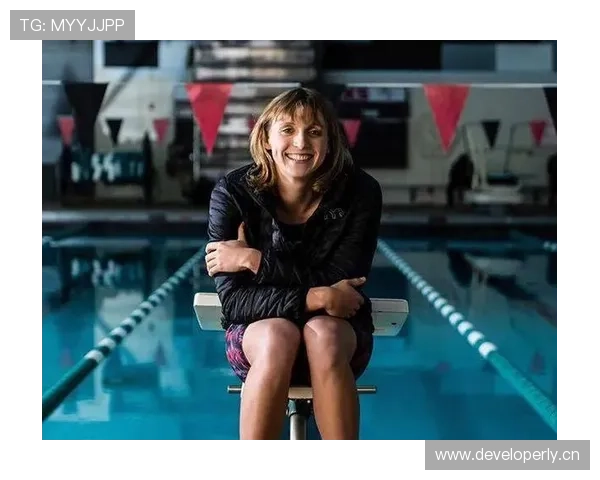 凯蒂·莱德基本来不准时，结果游泳池里倒是准点炸了场了！