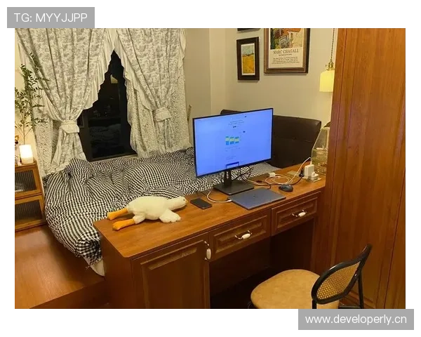 看到埃琳·安德森把度假别墅当衣帽间，我一秒回到租房现实