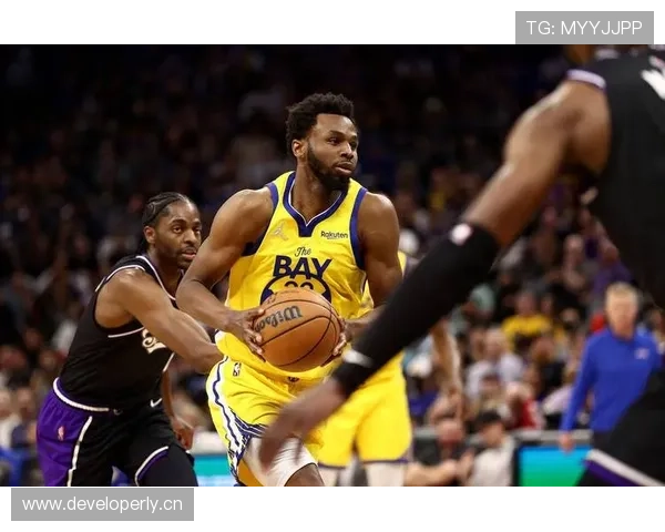 维金斯利用挡拆拉开空间提升进攻效率，成为勇士关键3D利器